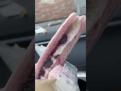 shorts たっぷりのクリームチーズとブルーベリーコンフィチュールの相性が良く見た目以上に美味しい😋　セブンのブルー… サムネイル