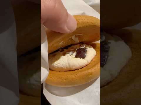 shorts 六花亭バーガーの黒糖😋　旭川イオンにて　2025年12月19日 サムネイル