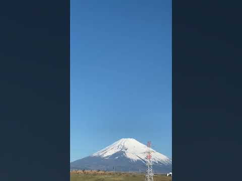 shorts 富士山上空の飛行機雲✈️  レンブラントスタイル駒門(駒門PA)にて　2026年4月3日 サムネイル