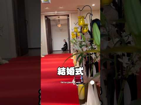 結婚式でみんなに挨拶しながら指輪を届ける犬　　　結婚式　ビションフリーゼ 犬　犬のいる暮らし かわいい犬 サムネイル