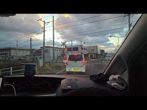 JR予讃線 国道377号線踏切を普通列車通過待ちでラジオから予讃線特急のニュースが流れる サムネイル