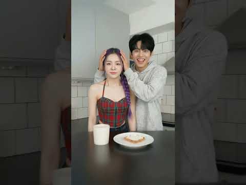 EWW!! 🤢 What is Jinu DOING?! (Don't Watch While Eating)cute… サムネイル