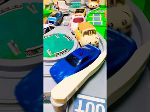 【くるまが大渋滞〜🚗🛻🏎💨】#トミカ #tomica #toys #cars #shorts #youtubeshor… サムネイル