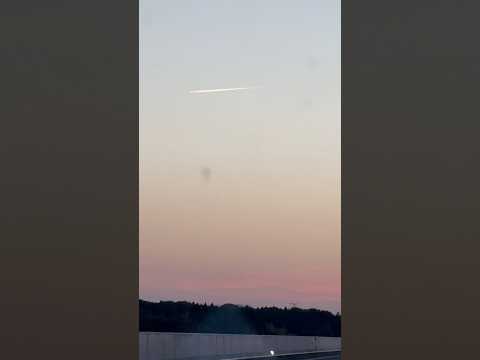 shorts 夕空に光る飛行機雲　圏央道にて　2026年5月18日