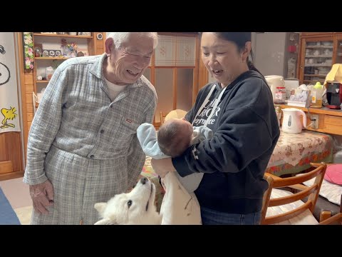 生後２週間の赤ちゃんと家族の忙しくも幸せな日々 サムネイル