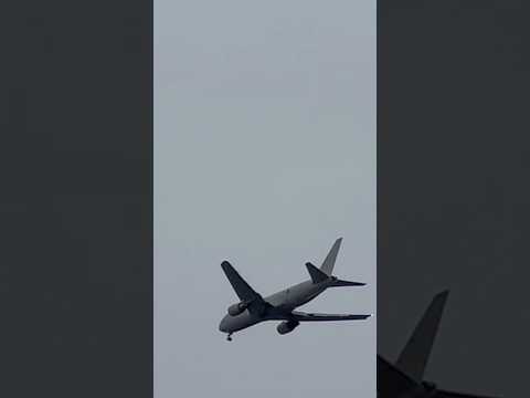 shorts 上空に飛行機　東山動植物園にて　2026年3月13日 サムネイル