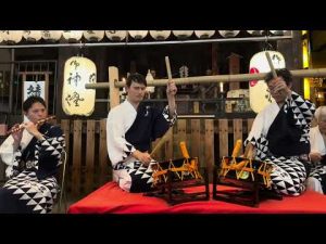 綾傘鉾の皆さんが四条御旅所で御囃子を奉納してました！　祇園祭後祭宵山にて　2025年7月23日 – わんわんパニック